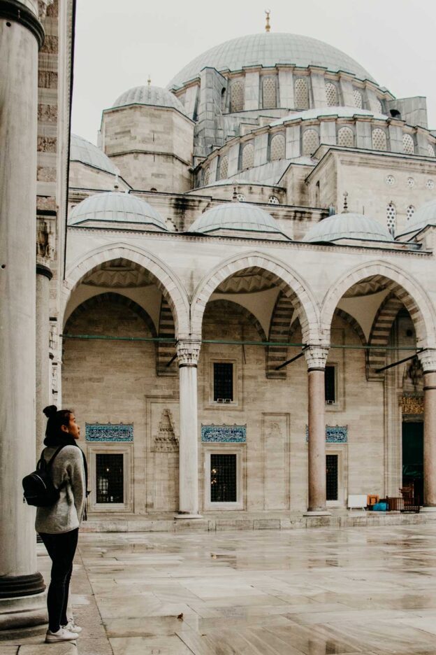 A girl stands on the edge of the foyer of Süleymaniye Mosque. Istanbul, Türkiye