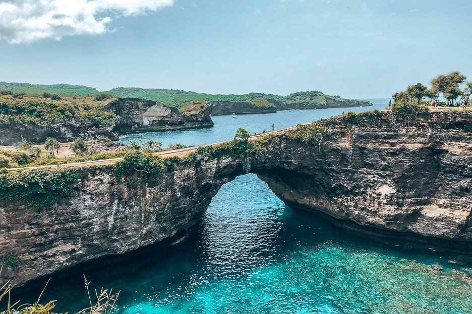 25 Incredible Photos Of Bali To Spark Your Wanderlust 13 L Sun shining at Angel's Billabong on Nusa Penida