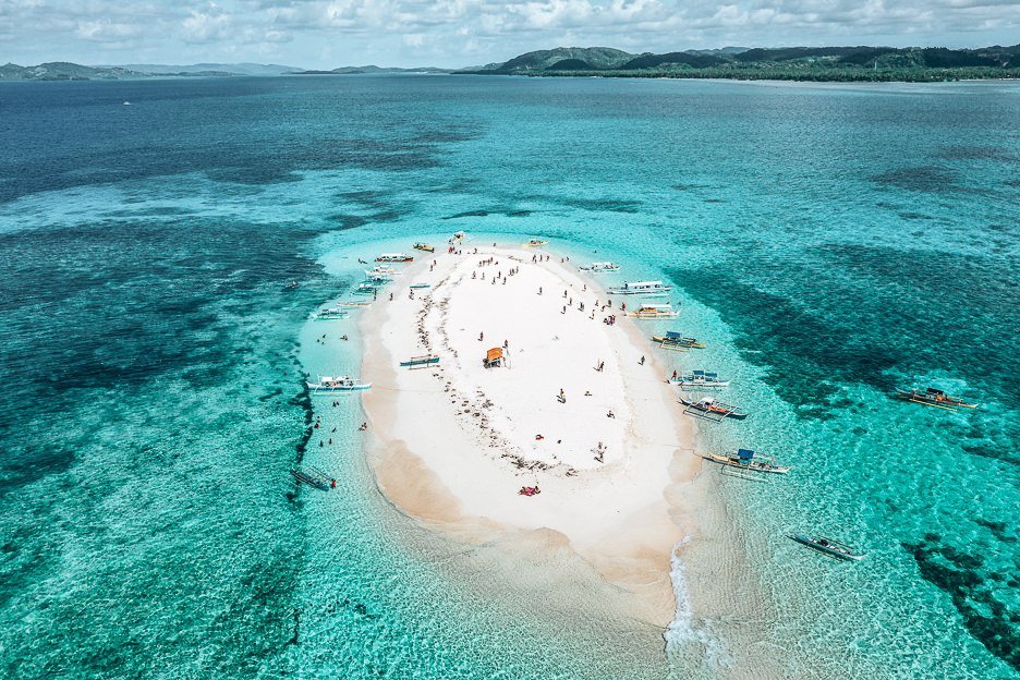 40 Stunning Photos That Will Make You Want To Visit The Philippines 20 L Aerial view of poeple and boats on Naked Island, Siargao