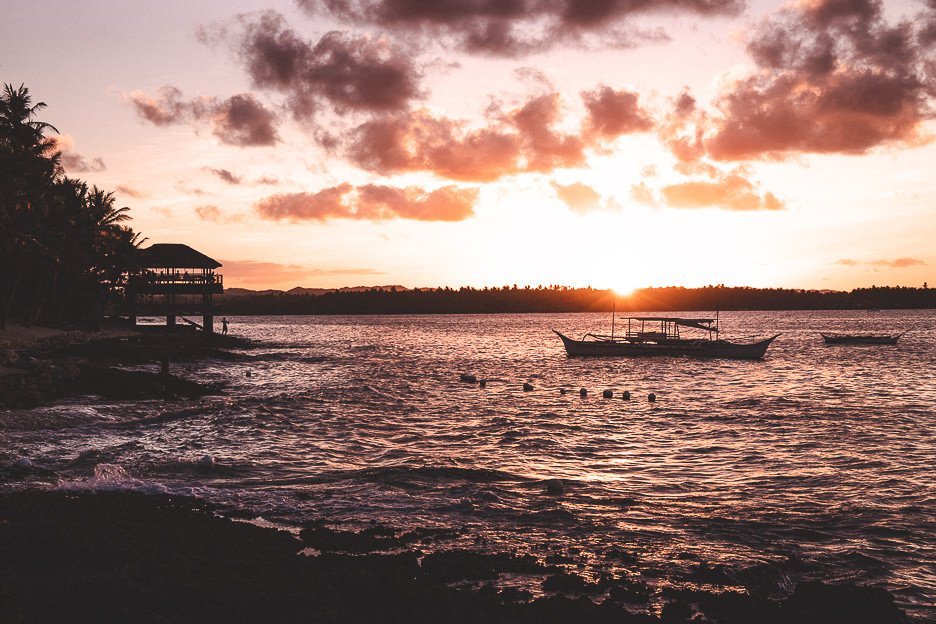 40 Stunning Photos That Will Make You Want To Visit The Philippines 31 L The sun sinks over the horizon with a lone boat on the water of Cloud Nine, Siargao