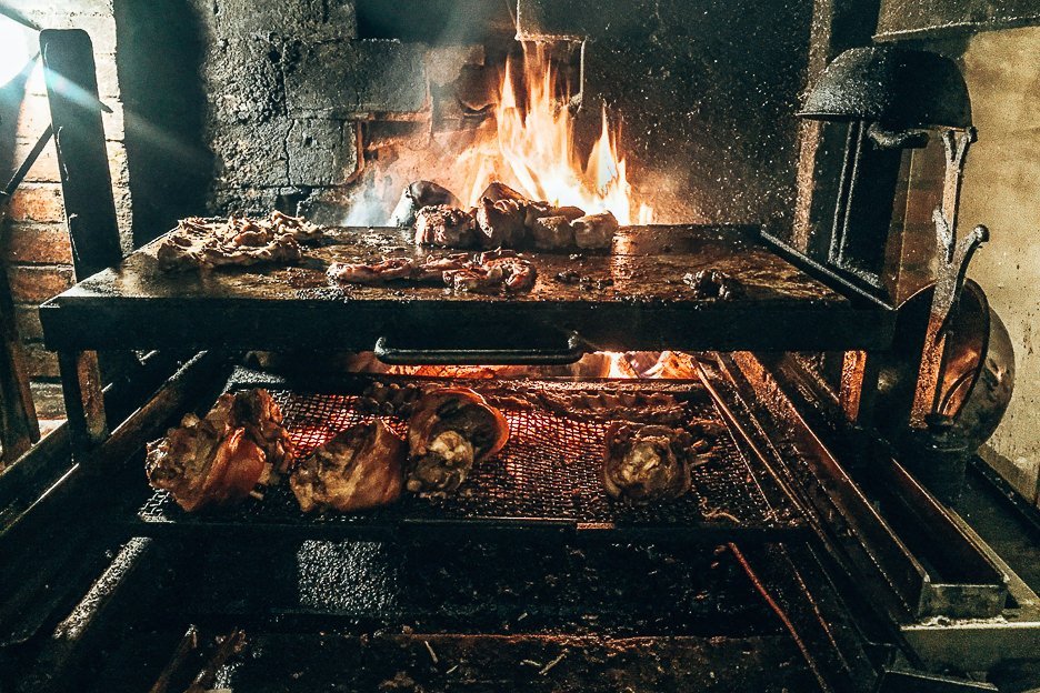 The open fire grill cooking meat at Krčma v Šatlavské ulici, Cesky Krumlov