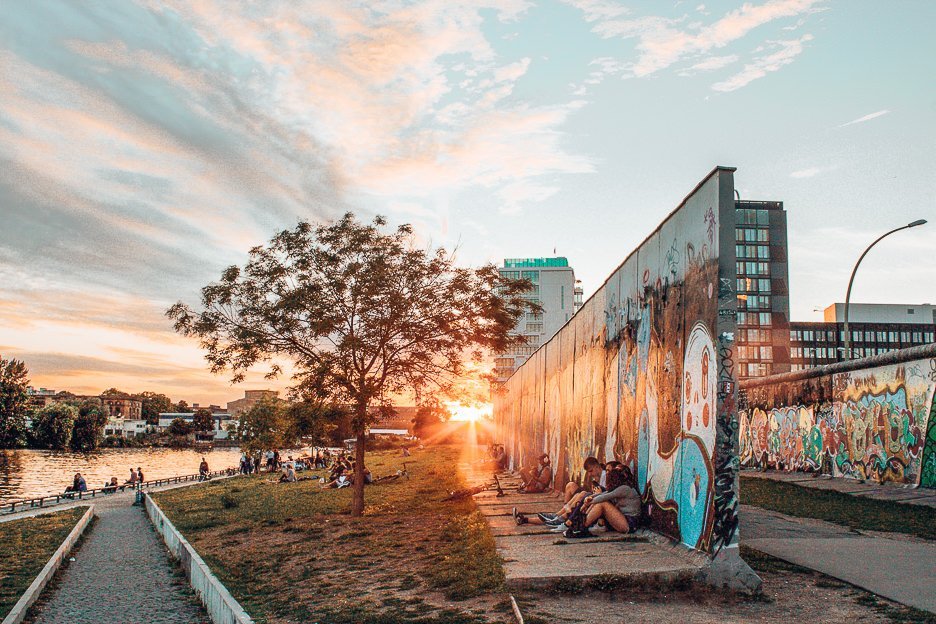 The Alternative Berlin City Guide 2 L The sun sets over East Side Gallery, Berlin