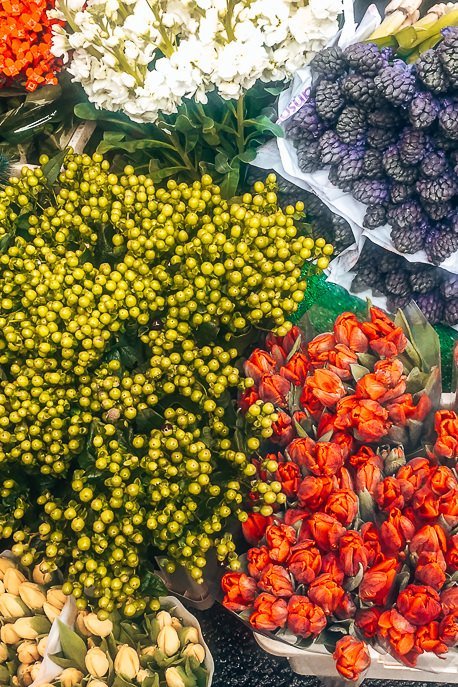 The Essential London Market Guide 12 P Fresh flowers at Columbia Road Flower Market