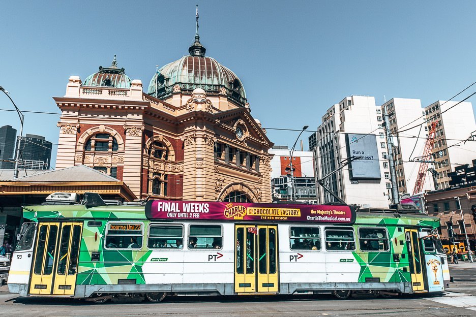 Mini Melbourne Travel Guide 9 L Iconic trams in Melbourne CBD - Melbourne Travel Guide