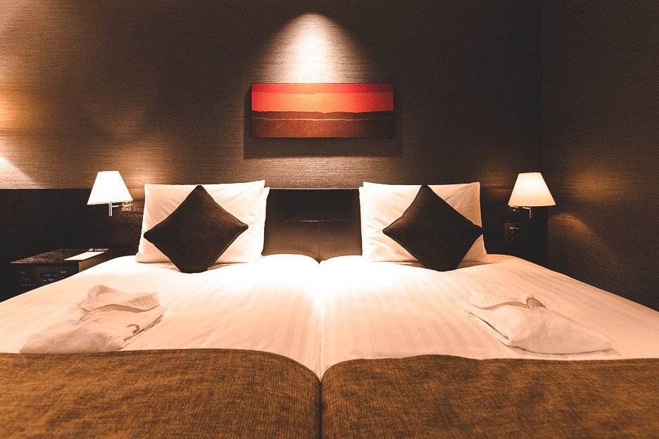 Hotel Review The Gate Hotel Tokyo 10 L The beds in the Essential Hollywood Twin Room - The Gate Hotel Kaminarimon by HULIC, Tokyo