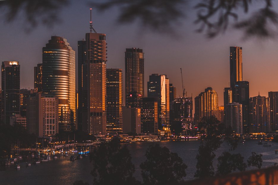 Brisbane Airbnbs 1 L View of Brisbane City at dusk - Airbnb Brisbane Australia