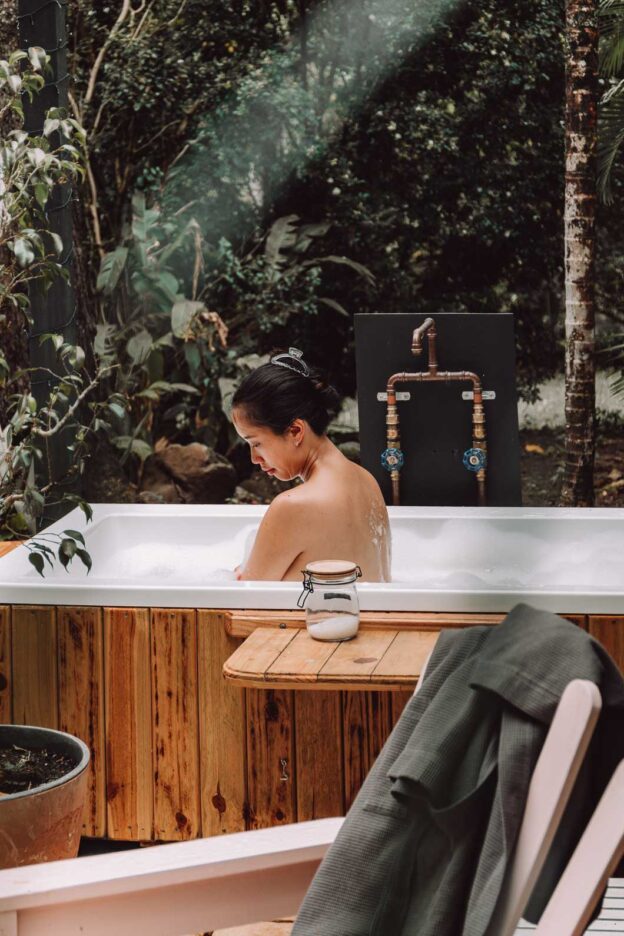 Outdoor bath - Sunshine Coast Hinterland Accommodation